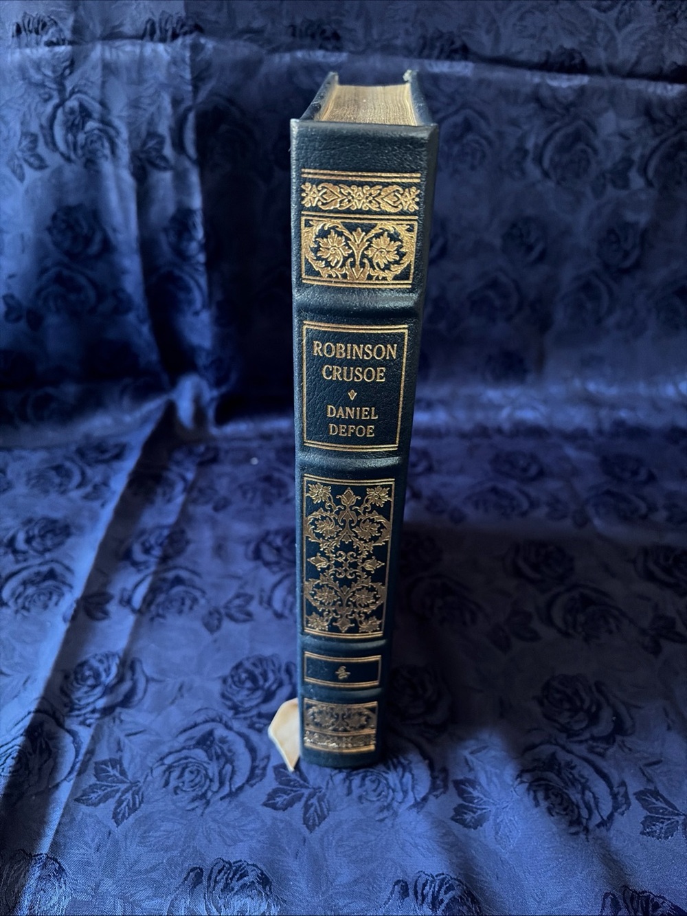 R0BINSON CRUSOE  DANIEL DEFOE  EASTON PRESS-LEATHER BOUND